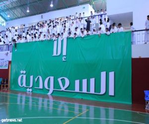 طلاب ينبع ينشدون " إلا السعودية " في ختام بطولة اليد الوزارية
