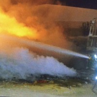 الدفاع المدني  :يخمد حريقاً بمنطقة المستودعات في صناعية جنوب جدة