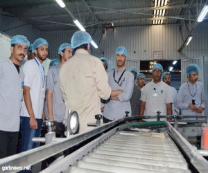 متدربي كلية التقنية بنجران يزورون مصنع مياه نجران
