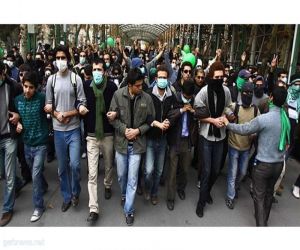 اتساع رقعة المعارضة الإيرانية في الداخل بعد عودة العقوبات