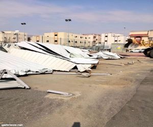 إزالة مظلات السيارات المخالفة داخل أحياء مكة