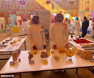 مدير مكتب التعليم بشرق الرياض يفتتح المعرض العلمي بمدارس السفراء