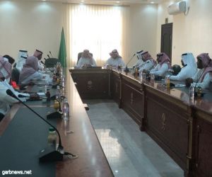 المجلس المحلي بالحجرة يعقد جلسته الاعتياديه برئاسة المحافظ