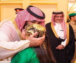 وزير شؤون الإعلام البحريني: مملكة البحرين تفخر وتعتز بزيارة سمو ولي العهد