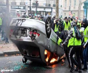 تصاعد العنف في باريس.. معارك كر وفر بين الشرطة والمحتجين