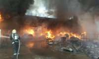 الدفاع المدني يسيطر على حريق بسوق الامير متعب في جدة