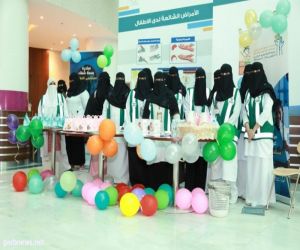 ‏السترات الخضراء  في سعود الطبية تنشر ثقافة الخير والتطوع