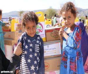 800 يمني يستفيدون من مساعداتها الإنسانية في اليمن