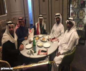 المشرف العام علي ملتقى رواد ومواهب يقلد سفارة الامارات العربية المتحده بسيف الصداقة السعودية/الاماراتية