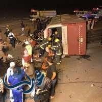 وفاة ستة أشخاص في حادثة انقلاب لحافلة معتمرين بتبوك