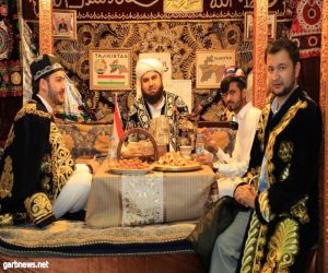 أهالي المدينة يقبلون على زيارة مهرجان الثقافات والشعوب الثامن بالجامعة الإسلامية