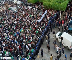 الجيش الجزائري يخرج عن صمته.. ويحذر من سنوات الجمر