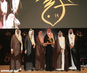 أمير المدينة المنورة يتوجِّ "التواصل الحكومي" بجائزة أفضل حملة إعلامية إبداعية لحج 1439هـ