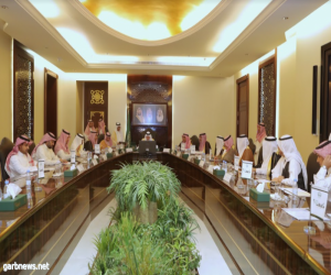 أمير مكة يرأس اجتماعاً استعراض خلاله سُبل دعم مشاريع الكهرباء في العاصمة المقدسة