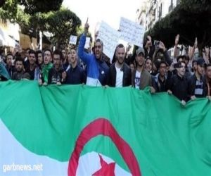 رغم إيقاف النقل العمومي.. آلاف يتظاهرون وسط العاصمة الجزائرية