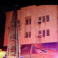 احتجاز 8 أشخاص بحريق مبنى بقزاز الدمام