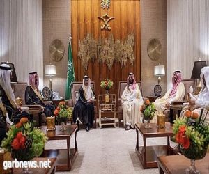 سمو ولي العهد يلتقي رئيس مجلس الأمة بدولة الكويت