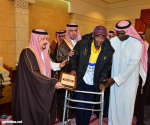 أمير الرياض يسلّم مفاتيح وحدات الإسكان التنموي لأكثر من 200 أسرة