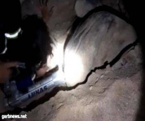 مدني البدع ينقذ طفله سقطت بين الصخور