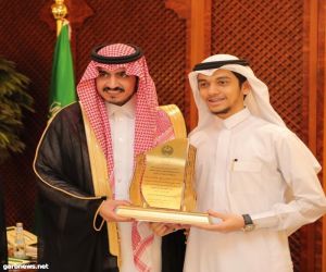 أمير مكة بالنيابة ⁧‫بدر بن سلطان‬⁩ ‏يكرم طلاب مكة الفائزين ببطولة فرسان التعليم ‏