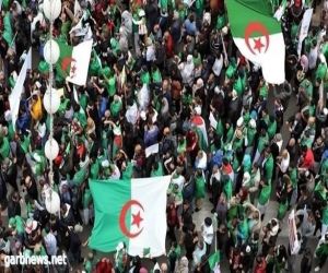 الآلاف يحتجون في الجزائر على تعيين بن صالح رئيساً