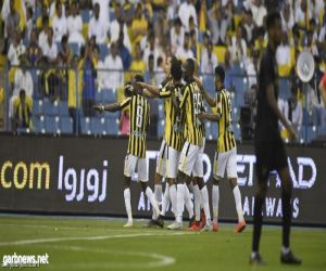 بثلاثية في شباك العالمي : الإتحاد يهدي الصدارة للهلال