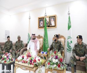 الأمير محمد بن عبدالعزيز يتفقد قوة الأفواج بالعارضة