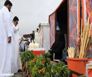 سوق أبها الرمضاني يفوح بشذى النباتات العطرية