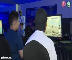 بالفيديو شباب الرياض يتنافسون بالألعاب الإلكترونية احتفالاً بالعيد