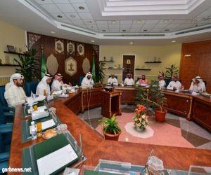 اللجنة الاشرافية للمهرجان المسرحي "الخامس" الجامعي لدول مجلس الخليج تعقد اجتماعها الأول بجامعة "المؤسس"