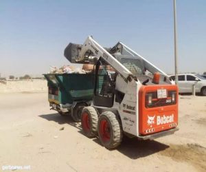 بلدية الجبيل تطلق حملات نظافة شاملة لإزالة الملوثات البصرية في حي غرب المزارع