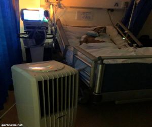 بسبب ضعف البرودة.. أسرة تجلب لمريض سرطان "جهاز تكييف" في مستشفى بجازان