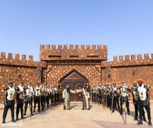 "جادة عكاظ" تثير شغف زوار موسم الطائف بموروث الأمس