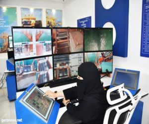 اول سعوديات يحصلن على رخصة تشغيل الرافعات الجسرية العملاقة