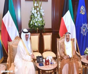 أمير الكويت يعقد أول اجتماعاته بعد تعرضع لعارض صحي