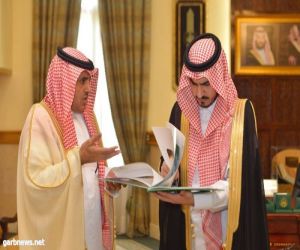 نائب أمير مكة يتسلم التقرير السنوي عن أعمال الشؤون الصحية بمحافظة جدة