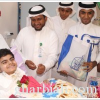  طلاب نادي الشراكة المجتمعية بجامعة جازان يعايدون مرضى مستشفى الملك فهد	