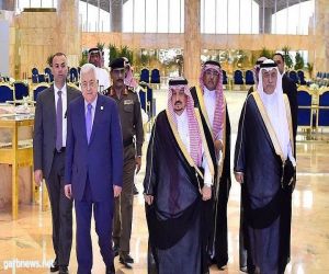 الرئيس الفلسطيني يصل الرياض.. وفيصل بن بندر في استقباله