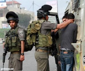 الاحتلال يعتقل عشرة فلسطينيين بالضفة