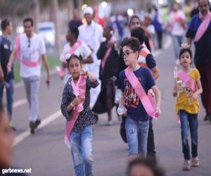 مشاركة اكثر من 200 عائلة في مبادرة "walk the ribbon"