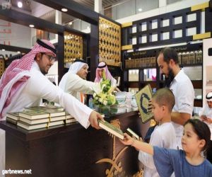 الشؤون الإسلامية وزعت أكثر من 3000 نسخة من إصداراتها خلال ثلاثة أيام بمعرض الشارقة للكتاب