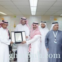 أمير الكويت يطمئن على صحة خادم الحرمين