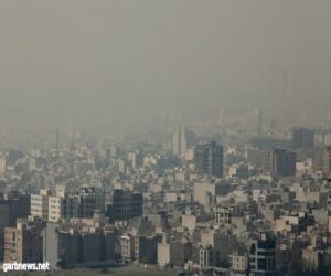 تلوث الهواء يغلق المدارس والجامعات في اجزاء من ايران