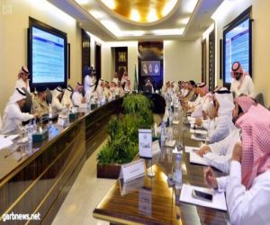 نائب أمير مكة المكرمة يرأس اجتماعًا مع مديري الجهات الخدمية بالمنطقة