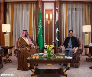 *سمو ولي العهد يجتمع مع رئيس الوزراء الباكستاني