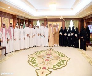 سمو الأمير محمد بن ناصر يستقبل رئيس وأعضاء جمعية الرواد الشبابية بجازان