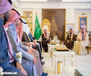 أمير القصيم يلتقي رئيس وأعضاء اللجنة العلمية لوحدة الوعي الفكري بجامعة حائل