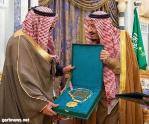 منظمة الهلال والصليب الاحمر العربية تقلد الملك سلمان قلادة ابو بكر الصديق