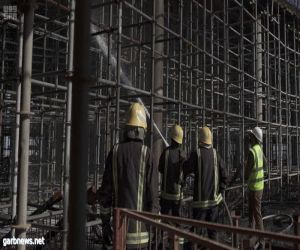 الدفاع المدني بجدة يباشر حادث حريق في برج سكني تجاري تحت الإنشاء