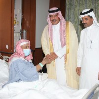 أمير منطقة الباحة يطمئن على صحة الشيخ سعد الطيار